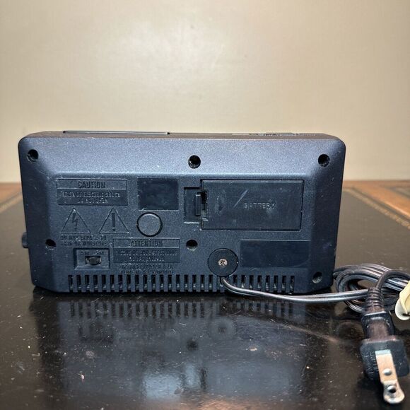 General Electric Vintage 80s 90s Alarm Clock Radio Retro - Picture 3 of 5